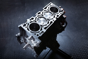 EVO shortblock with 2 pistons at top dead center